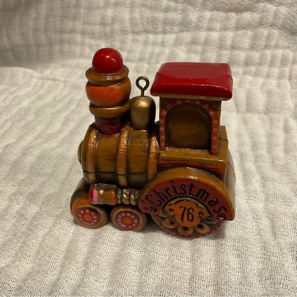 Vintage Dated 1976 Hallmark Ornament YESTERYEARS: TRAIN Wood Look - Picture 1 of 6